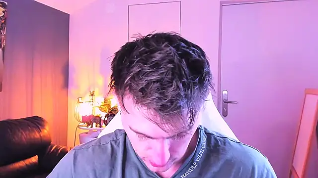 Snapshot of Oscar_Miller_ chatting on 10-03-25, 09:12 Oscar Miller online show from 10-03-25, 09:12