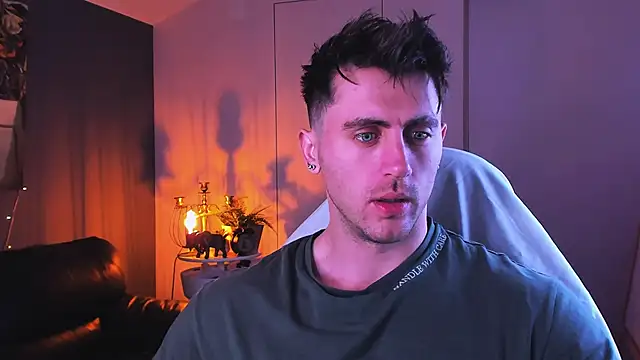 Snapshot of Oscar_Miller_ chatting on 10-04-25, 09:02 Oscar Miller online show from 10-04-25, 09:02