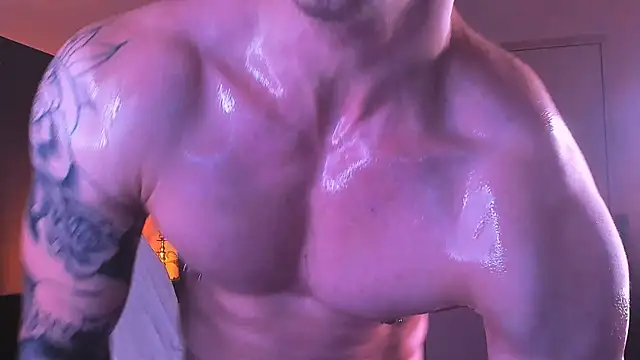 Snapshot of Oscar_Miller_ chatting on 10-12-25, 09:14 Oscar Miller online show from 10-12-25, 09:14