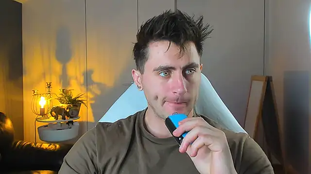 Snapshot of Oscar_Miller_ chatting on 10-18-25, 09:37 Oscar Miller online show from 10-18-25, 09:37