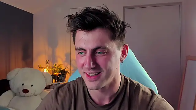 Snapshot of Oscar_Miller_ chatting on 10-23-25, 09:02 Oscar Miller online show from 10-23-25, 09:02