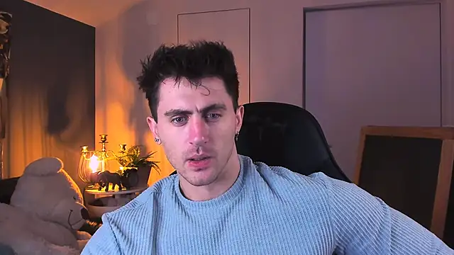 Snapshot of Oscar_Miller_ chatting on 10-28-25, 08:55 Oscar Miller online show from 10-28-25, 08:55