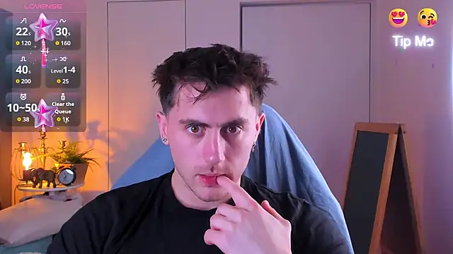 Snapshot of Oscar_Miller_ chatting on 11-14-25, 09:24 Oscar Miller online show from 11-14-25, 09:24