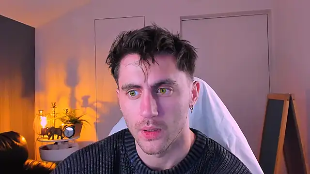 Snapshot of Oscar_Miller_ chatting on 11-16-25, 09:42 Oscar Miller online show from 11-16-25, 09:42