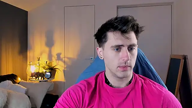 Snapshot of Oscar_Miller_ chatting on 11-20-25, 08:52 Oscar Miller online show from 11-20-25, 08:52