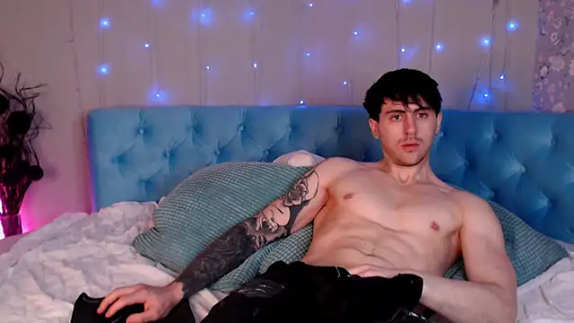 Snapshot of Oscar_Miller_ chatting on 03-15-26, 09:32 Oscar Miller online show from 03-15-26, 09:32