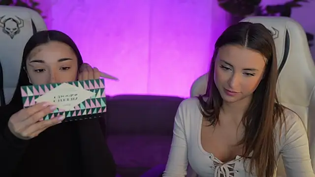 Luna secretgirl online show from 12-18-25, 07:58