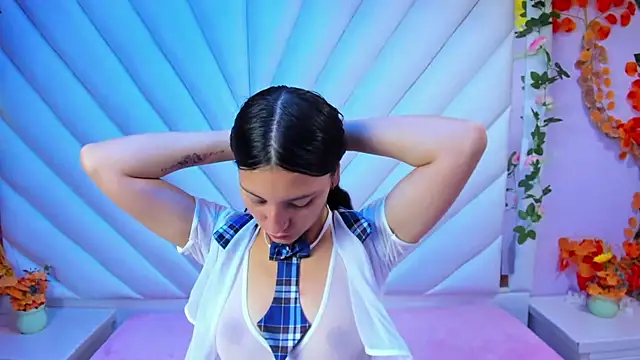 Snapshot of _Luna_Bennett chatting on 10-29-25, 12:51 Luna Bennett online show from 10-29-25, 12:51