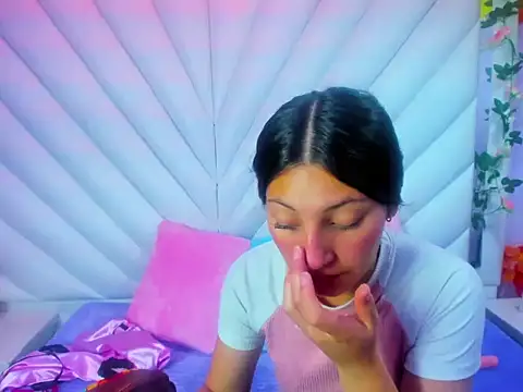 Snapshot of _Luna_Bennett chatting on 11-19-25, 12:16 Luna Bennett online show from 11-19-25, 12:16