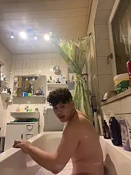 Snapshot of Kingpowerlittel chatting on 02-16-26, 06:04 Kingpowerlittel online show from 02-16-26, 06:04