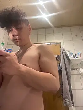 Snapshot of Kingpowerlittel chatting on 02-25-26, 05:22 Kingpowerlittel online show from 02-25-26, 05:22