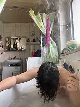 Snapshot of Kingpowerlittel chatting on 03-02-26, 02:35 Kingpowerlittel online show from 03-02-26, 02:35