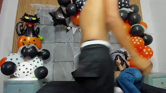 Snapshot of ChanellandMax chatting on 10-25-25, 07:30 ChanellandMax online show from 10-25-25, 07:30