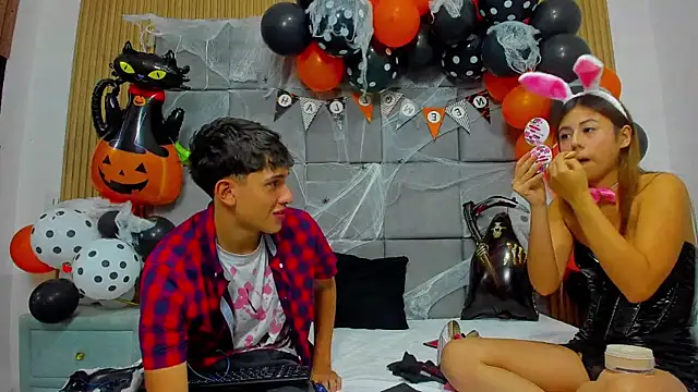 Snapshot of ChanellandMax chatting on 10-31-25, 02:29 ChanellandMax online show from 10-31-25, 02:29