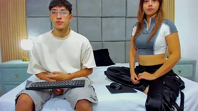 Snapshot of ChanellandMax chatting on 11-05-25, 01:11 ChanellandMax online show from 11-05-25, 01:11