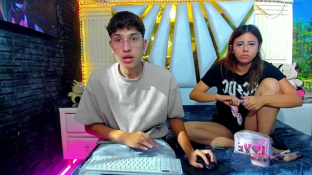 Snapshot of ChanellandMax chatting on 11-23-25, 01:33 ChanellandMax online show from 11-23-25, 01:33