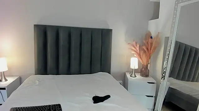 KendraChavez  online show from 11-13-25, 09:25