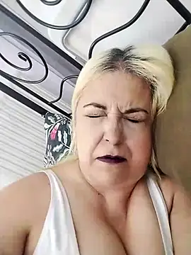 Snapshot of MarielaFerrer chatting on 09-19-25, 06:30 MarielaFerrer online show from 09-19-25, 06:30