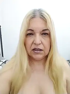 Snapshot of MarielaFerrer chatting on 12-14-25, 04:56 MarielaFerrer online show from 12-14-25, 04:56