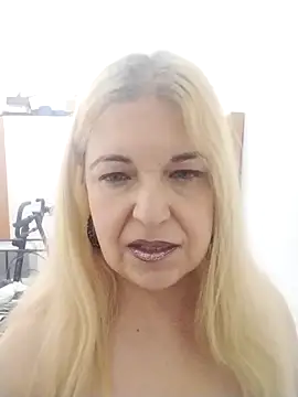 Snapshot of MarielaFerrer chatting on 12-15-25, 06:45 MarielaFerrer online show from 12-15-25, 06:45