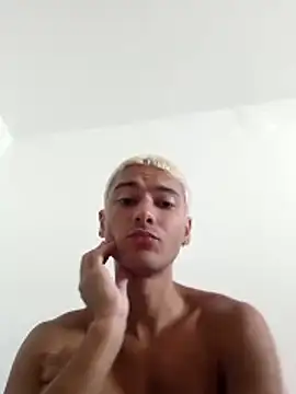 Snapshot of zyonboy1 chatting on 01-06-26, 02:32 zyonboy1 online show from 01-06-26, 02:32