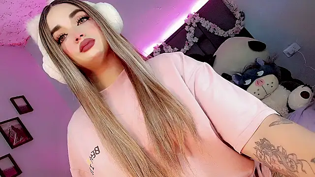 Snapshot of kattie_Sweet_ chatting on 10-18-25, 01:08 kattie Sweet online show from 10-18-25, 01:08