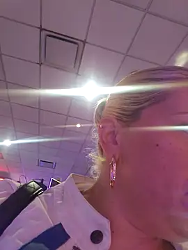 Snapshot of toomuchofafreak chatting on 10-09-25, 10:24 toomuchofafreak online show from 10-09-25, 10:24