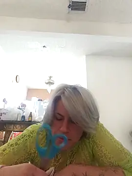 Snapshot of toomuchofafreak chatting on 10-24-25, 01:29 toomuchofafreak online show from 10-24-25, 01:29