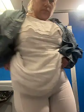 Snapshot of toomuchofafreak chatting on 02-10-26, 07:34 toomuchofafreak online show from 02-10-26, 07:34