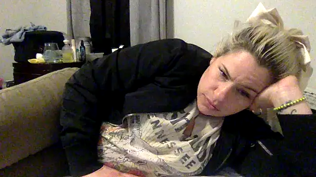 Snapshot of toomuchofafreak chatting on 02-12-26, 10:32 toomuchofafreak online show from 02-12-26, 10:32