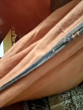 Snapshot of Pirator1 chatting on 09-21-25, 04:08 Pirator1 online show from 09-21-25, 04:08