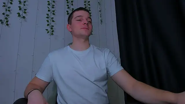 Snapshot of Your_Claddagh chatting on 12-18-25, 03:18 Your Claddagh online show from 12-18-25, 03:18