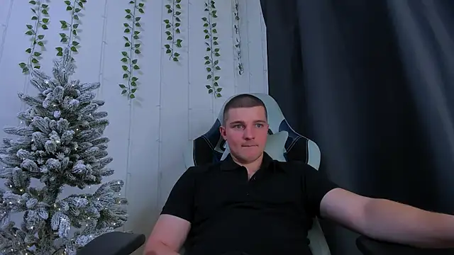 Snapshot of Your_Claddagh chatting on 01-06-26, 11:07 Your Claddagh online show from 01-06-26, 11:07