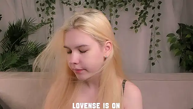 ElizSpieth online show from 11-15-25, 01:03