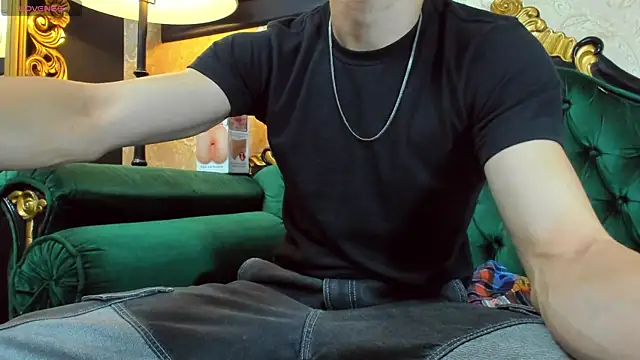 Snapshot of AlessandroKiing chatting on 03-31-26, 09:15 AlessandroKiing online show from 03-31-26, 09:15