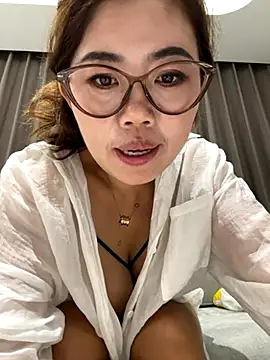 Snapshot of feifei_521 chatting on 09-18-25, 01:46 feifei 521 online show from 09-18-25, 01:46