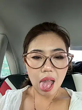 Snapshot of feifei_521 chatting on 09-22-25, 01:51 feifei 521 online show from 09-22-25, 01:51