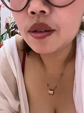 Snapshot of feifei_521 chatting on 10-01-25, 02:01 feifei 521 online show from 10-01-25, 02:01