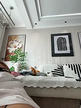 Snapshot of feifei_521 chatting on 11-27-25, 02:13 feifei 521 online show from 11-27-25, 02:13