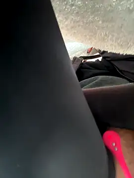 Snapshot of feifei_521 chatting on 12-05-25, 07:17 feifei 521 online show from 12-05-25, 07:17