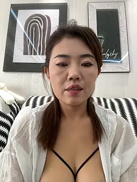 Snapshot of feifei_521 chatting on 12-15-25, 12:59 feifei 521 online show from 12-15-25, 12:59