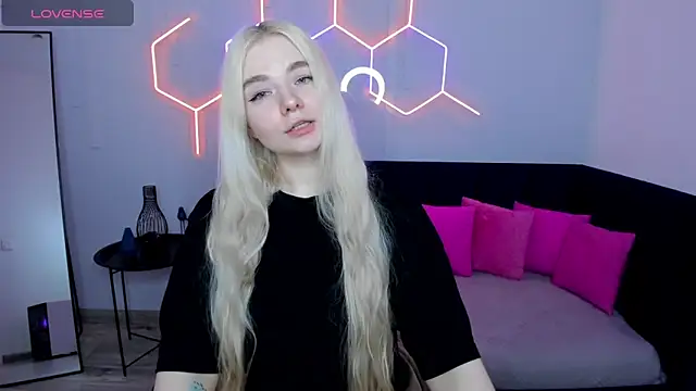 Snapshot of RuthBryant chatting on 09-17-25, 08:38 RuthBryant online show from 09-17-25, 08:38