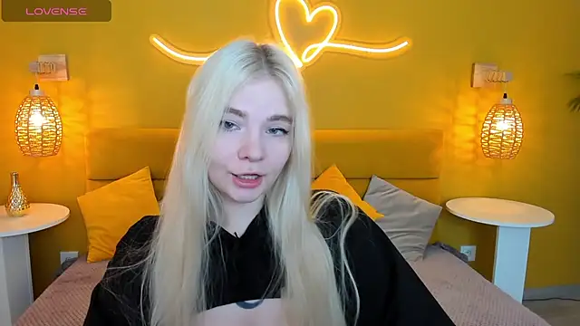 Snapshot of RuthBryant chatting on 10-05-25, 01:04 RuthBryant online show from 10-05-25, 01:04