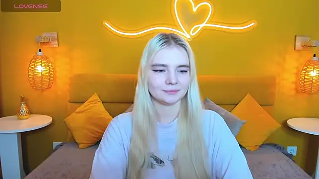 Snapshot of RuthBryant chatting on 11-15-25, 12:41 RuthBryant online show from 11-15-25, 12:41