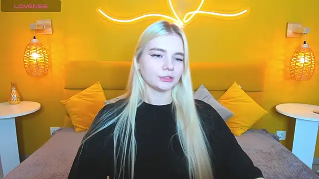 Snapshot of RuthBryant chatting on 11-16-25, 01:00 RuthBryant online show from 11-16-25, 01:00