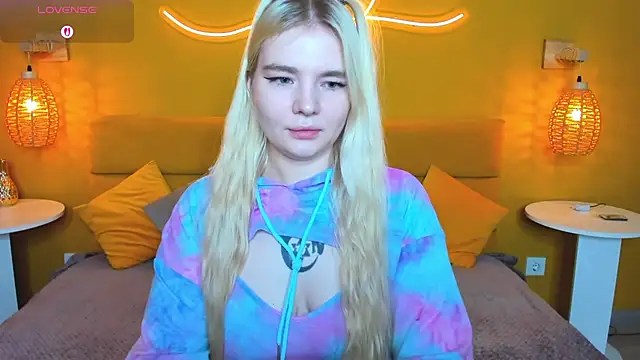 Snapshot of RuthBryant chatting on 11-22-25, 12:31 RuthBryant online show from 11-22-25, 12:31