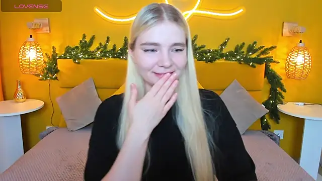 Snapshot of RuthBryant chatting on 11-30-25, 12:36 RuthBryant online show from 11-30-25, 12:36