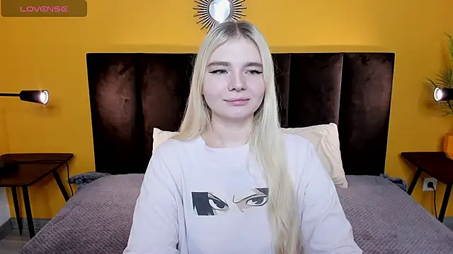 Snapshot of RuthBryant chatting on 12-05-25, 12:41 RuthBryant online show from 12-05-25, 12:41