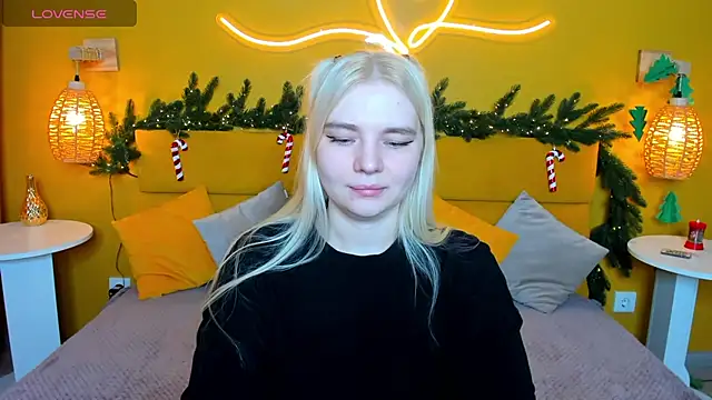 Snapshot of RuthBryant chatting on 12-14-25, 12:38 RuthBryant online show from 12-14-25, 12:38