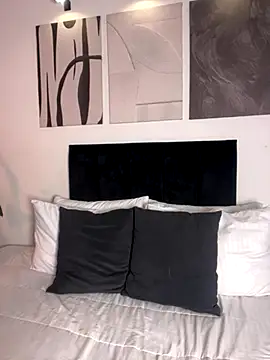 izzyvega   online show from 10-22-25, 01:28